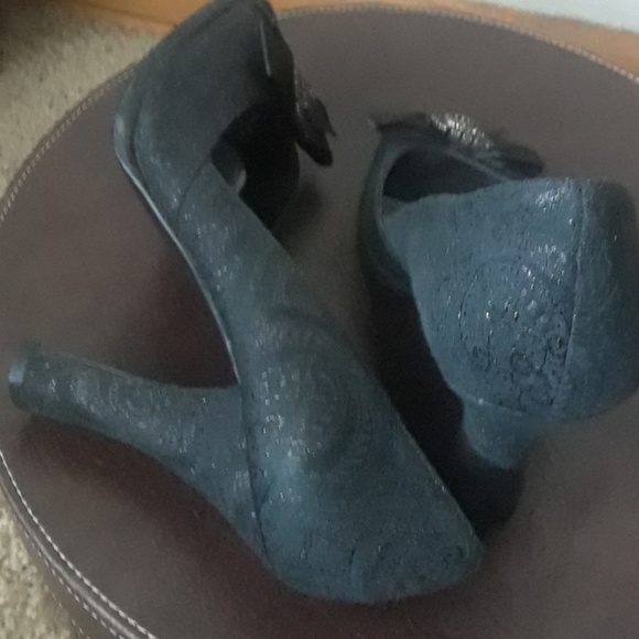 "BCBG" Black Paisley- Print Heels - Picture 4 of 4